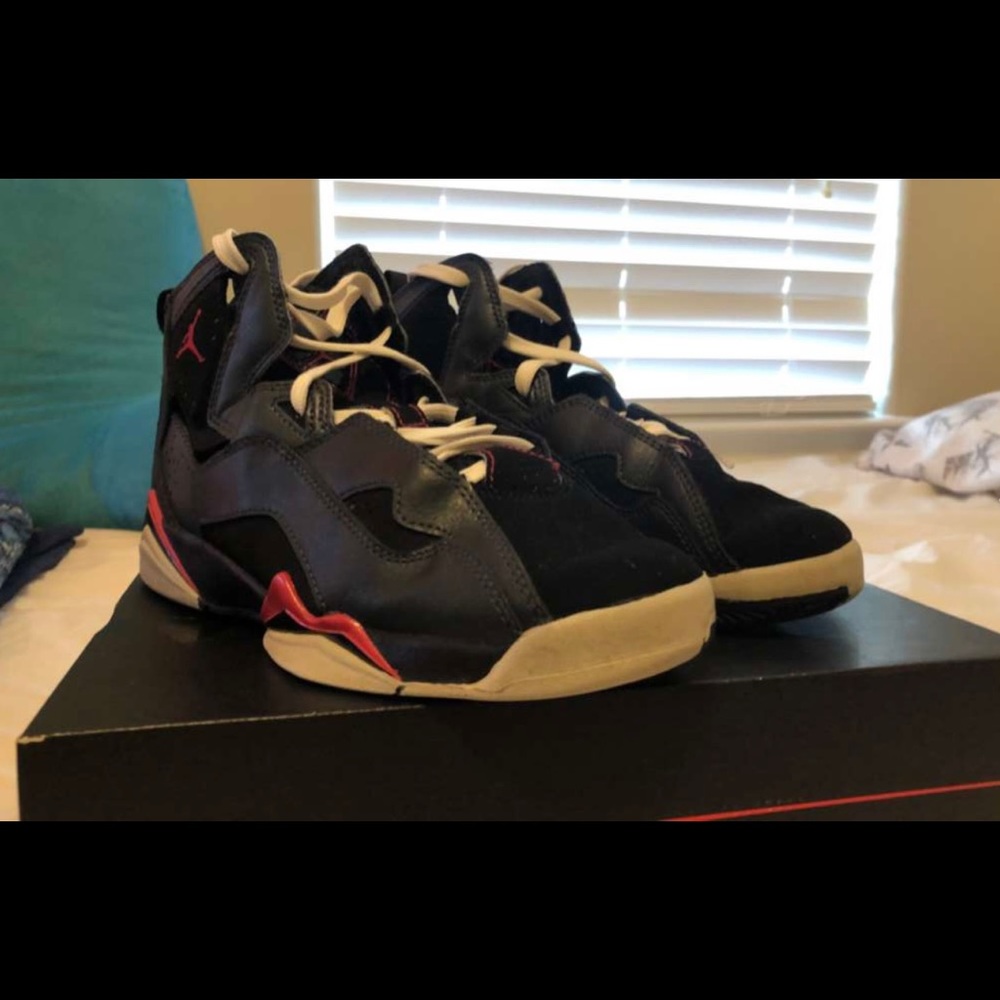 Kids Jordan’s size 5.5